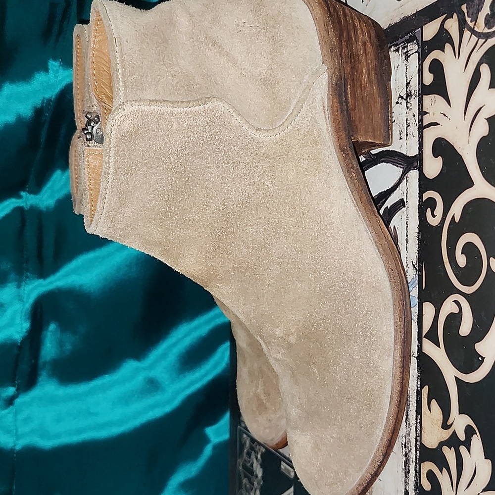 Frye Carson Piping Tan Suede Size 7